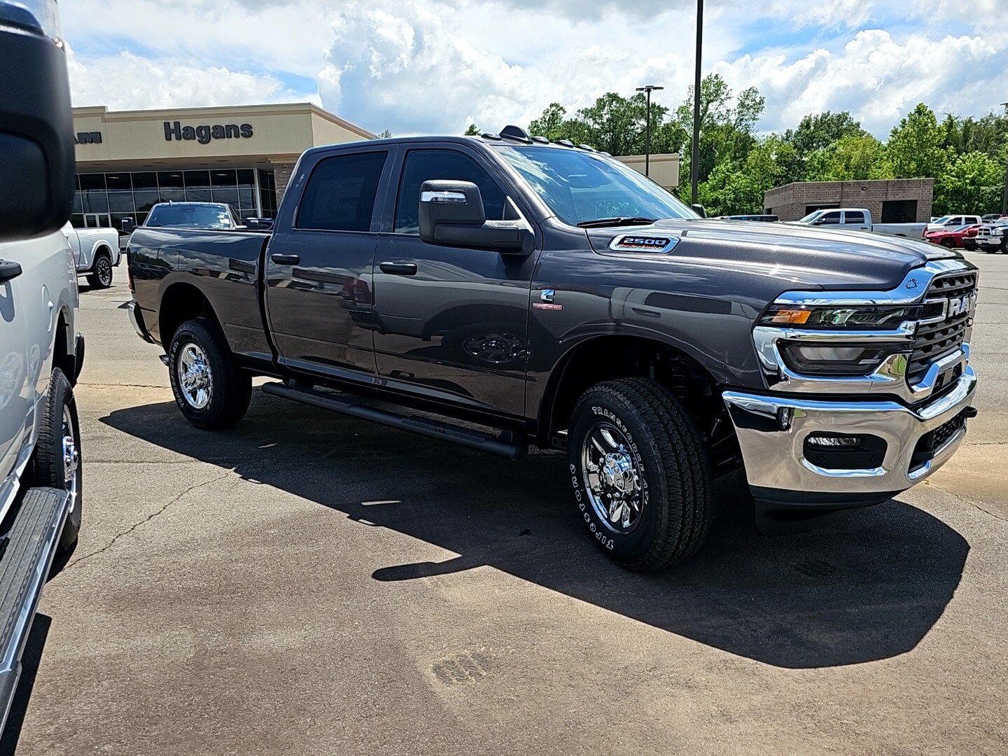 2025 Ram 2500 Tradesman photo 3