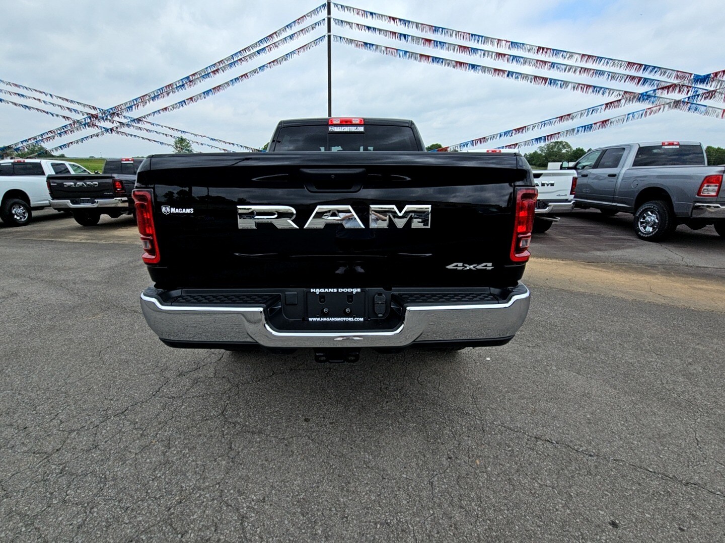 2025 Ram 2500 Tradesman photo 3