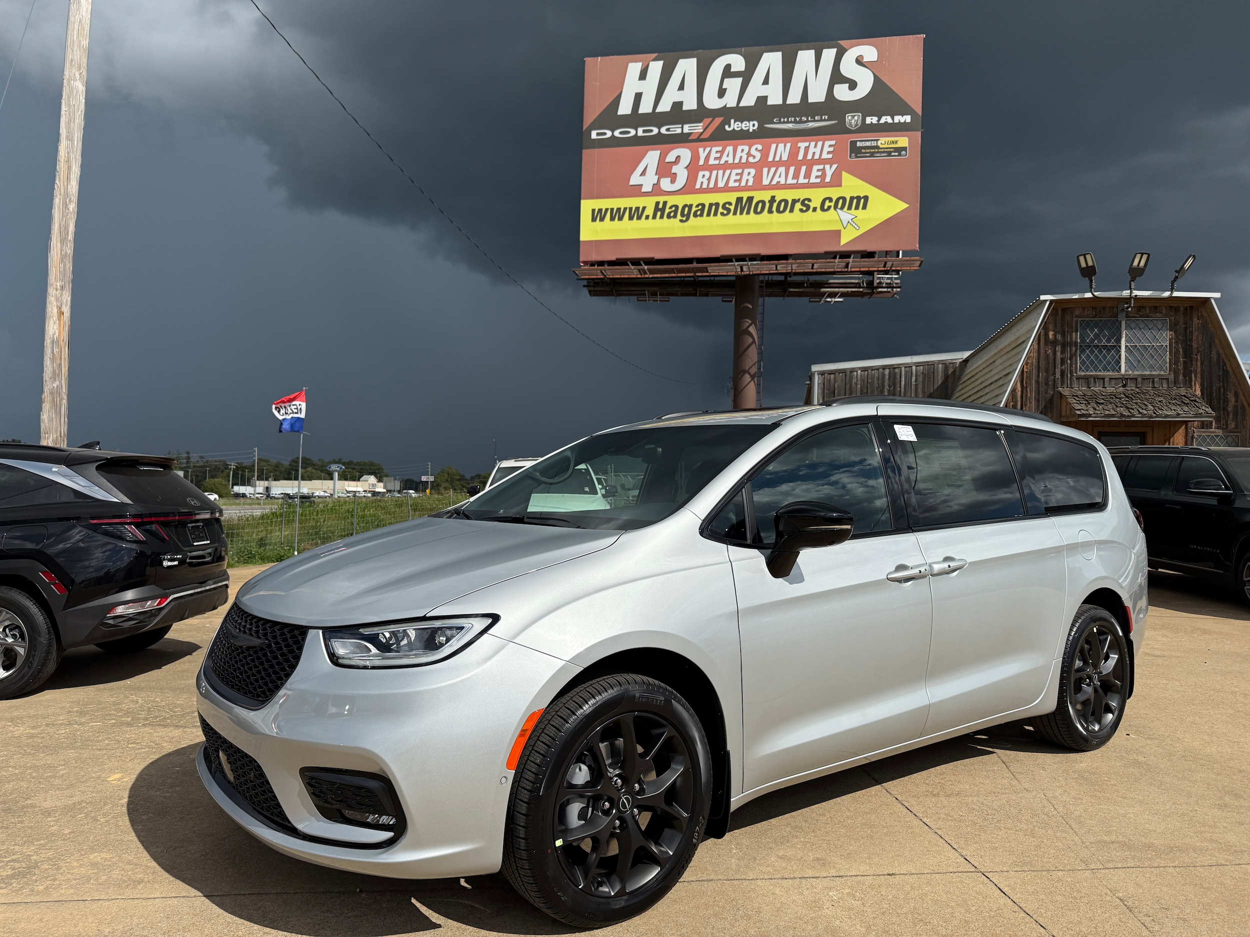 2026 Chrysler Pacifica Limited's photo