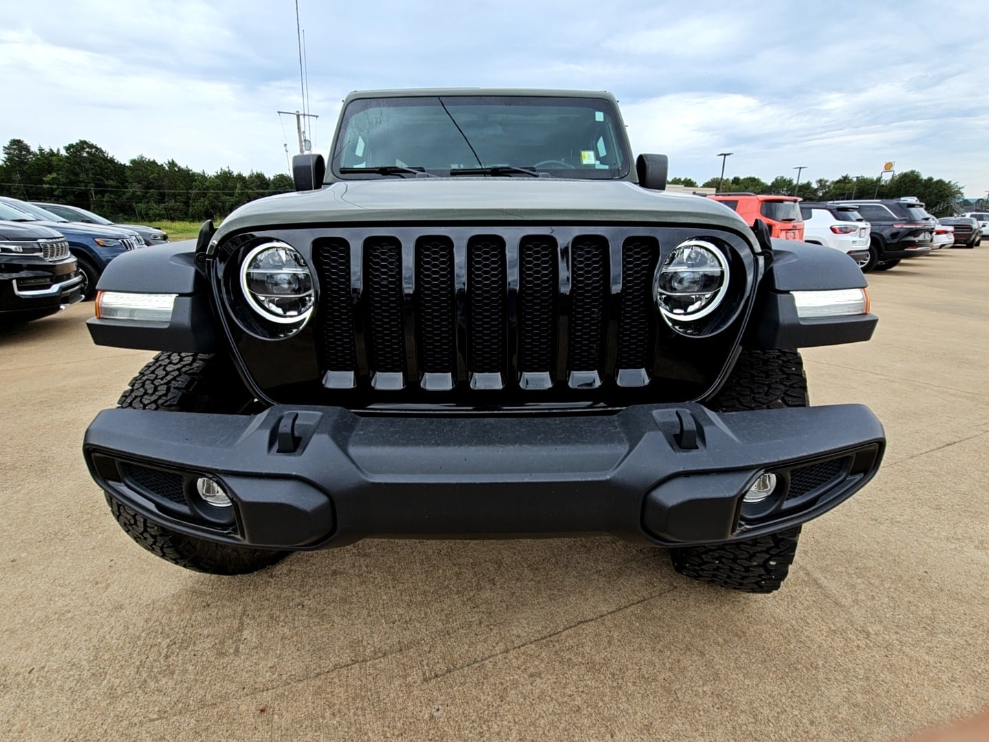 Certified 2022 Jeep Wrangler Unlimited Willys with VIN 1C4HJXDG2NW124176 for sale in Morrilton, AR