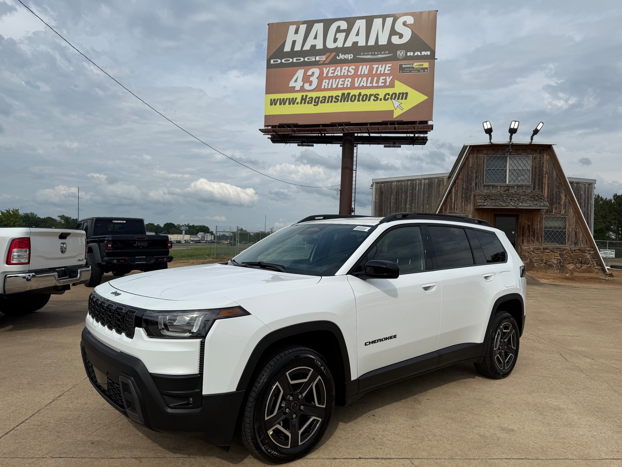 2026 Jeep Cherokee Laredo HEV 4X4's photo