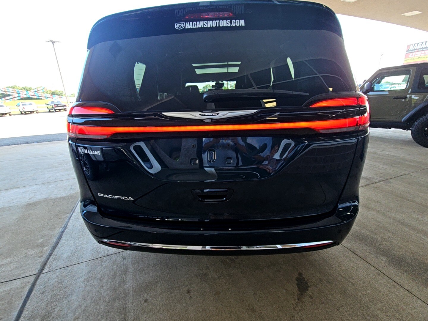 2025 Chrysler Pacifica photo 4