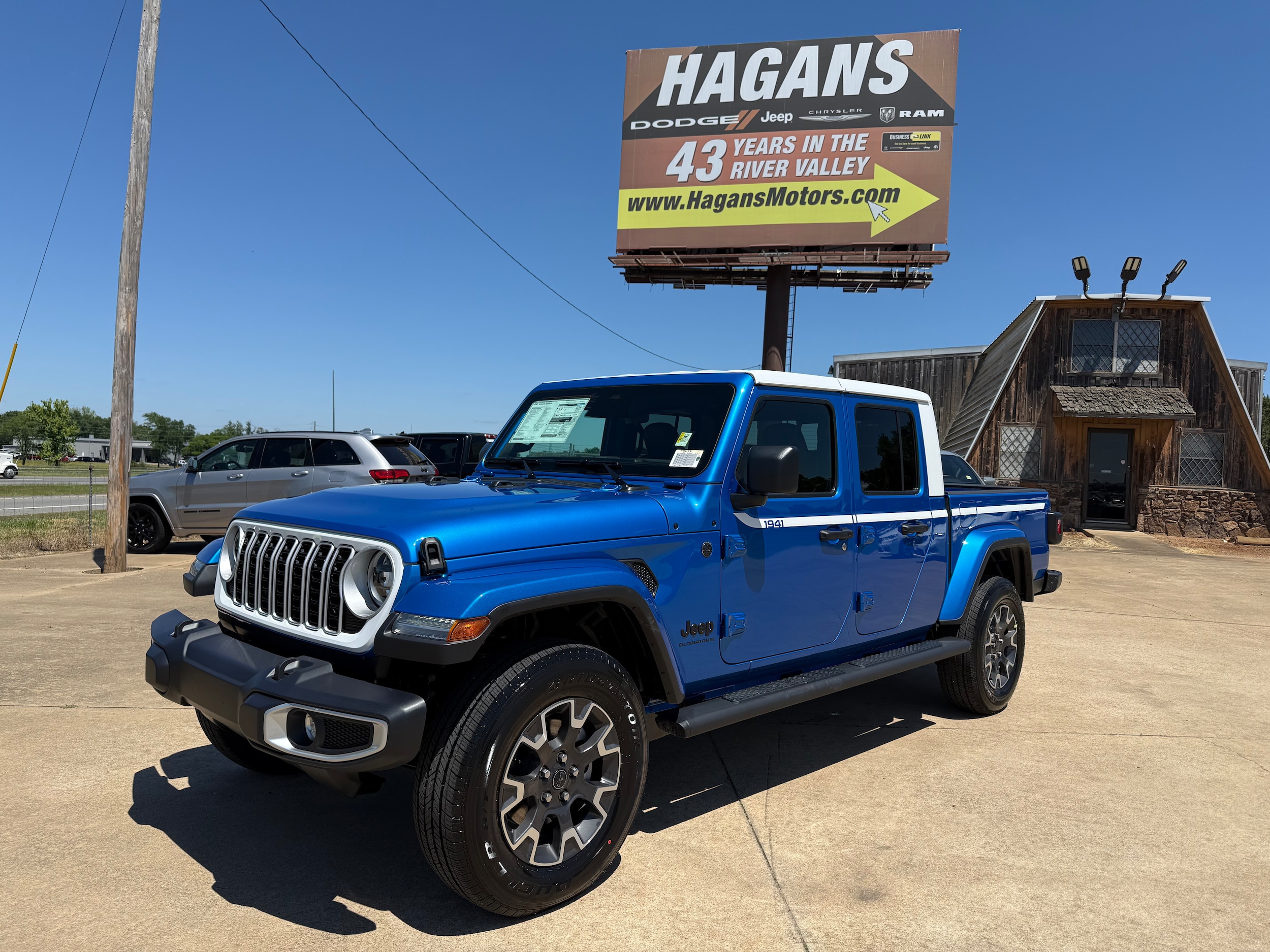 2026 Jeep Gladiator Sahara Auto's photo