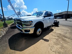 2025 Ram 3500 Chassis Cab 3500 TRADESMAN CREW CAB CHASSIS 4X4 60' CA Pickup
