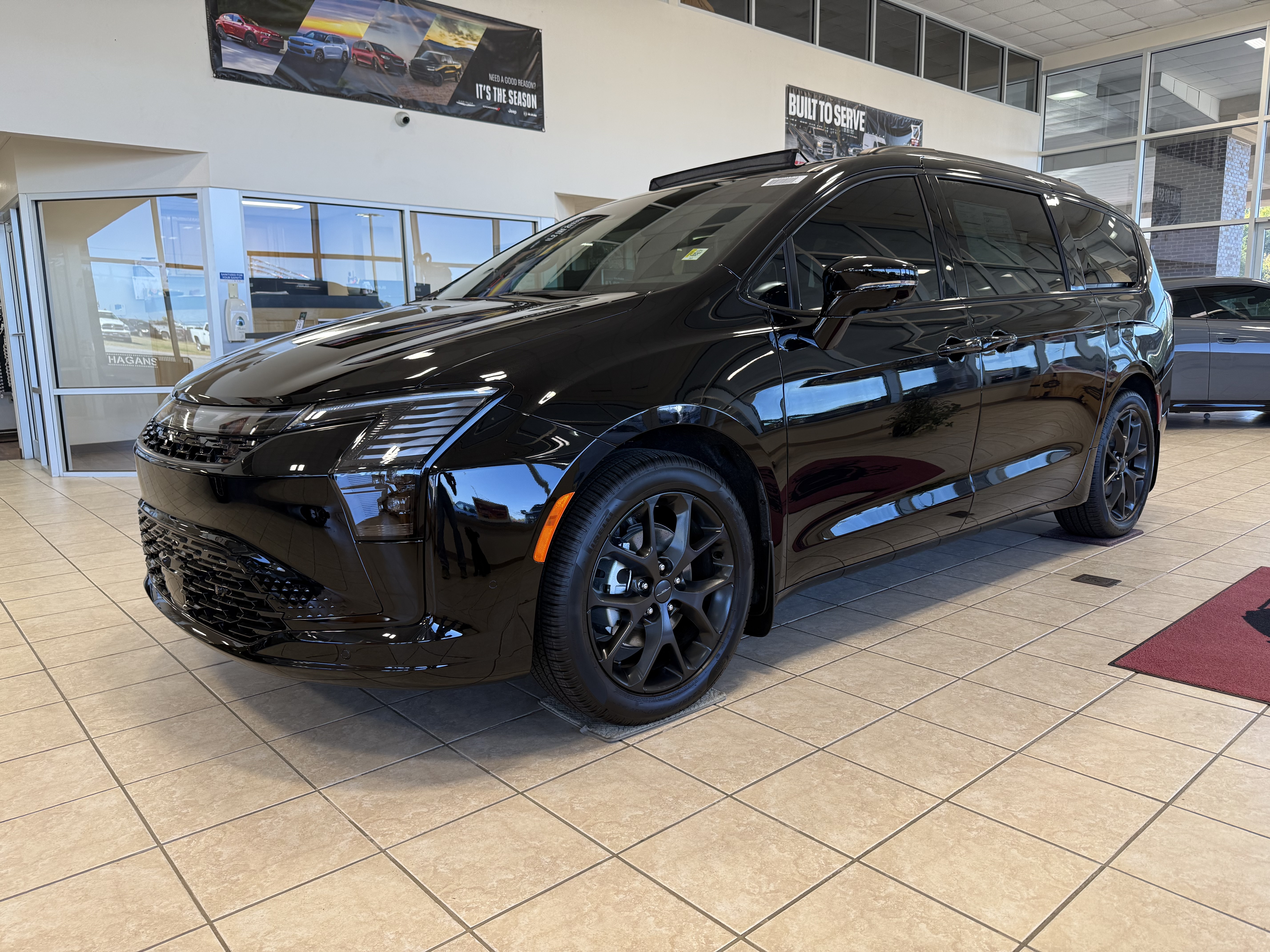 2027 Chrysler Pacifica LIMITED Passenger Van