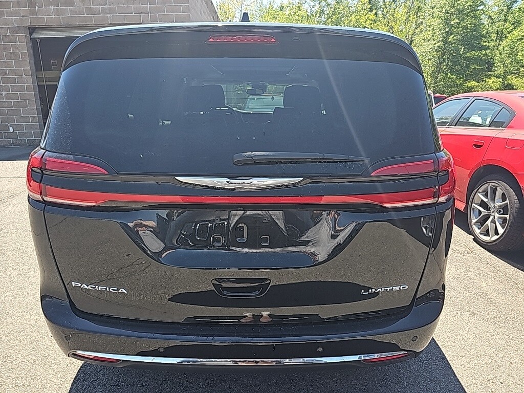 2023 Chrysler Pacifica Limited photo 4