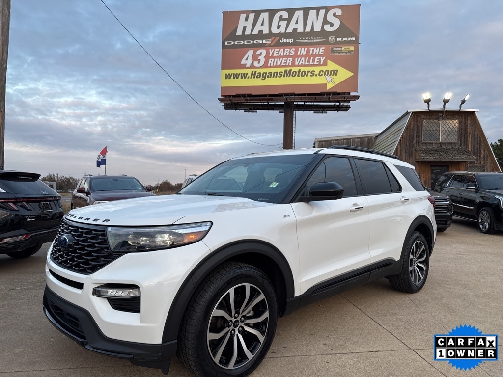 2022 Ford Explorer ST-LINE's photo