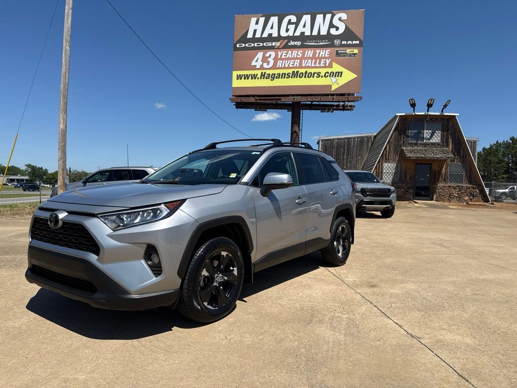 2019 Toyota RAV4 XLE FWD's photo