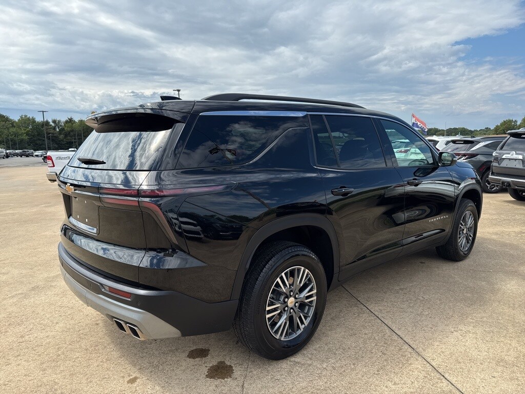 2025 Chevrolet Traverse photo 3