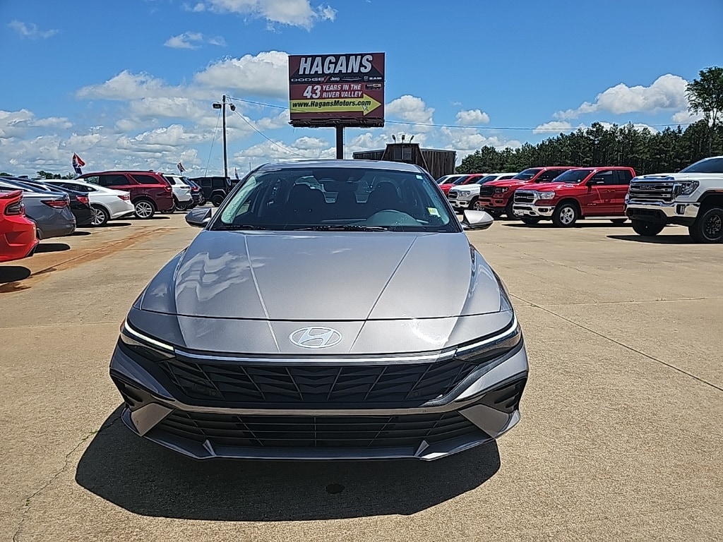 Used 2024 Hyundai Elantra SE with VIN KMHLL4DG5RU743595 for sale in Morrilton, AR