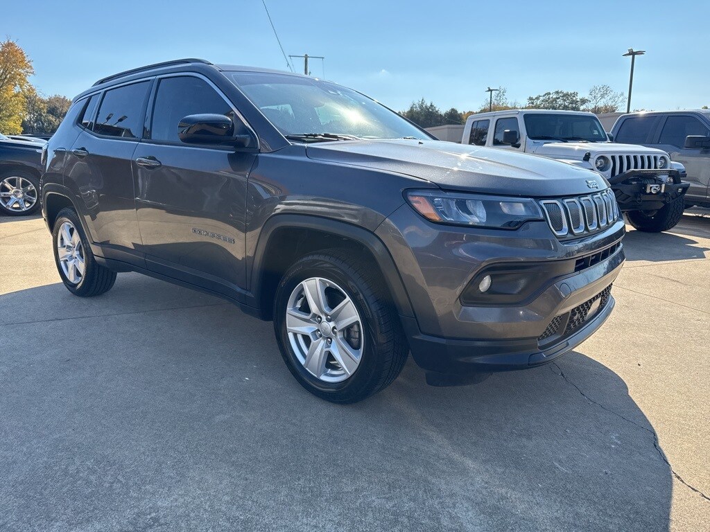 2022 Jeep Compass Latitude photo 2