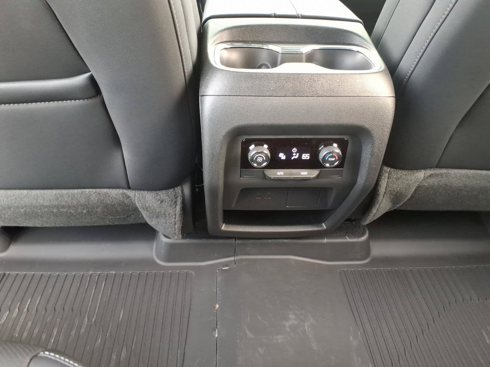 2027 Chevrolet Traverse LT - Photo 8
