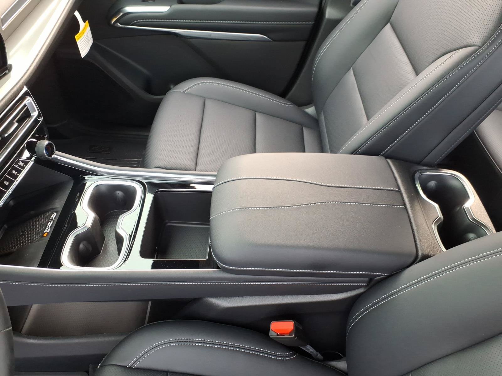 2027 Chevrolet Traverse LT - Photo 12