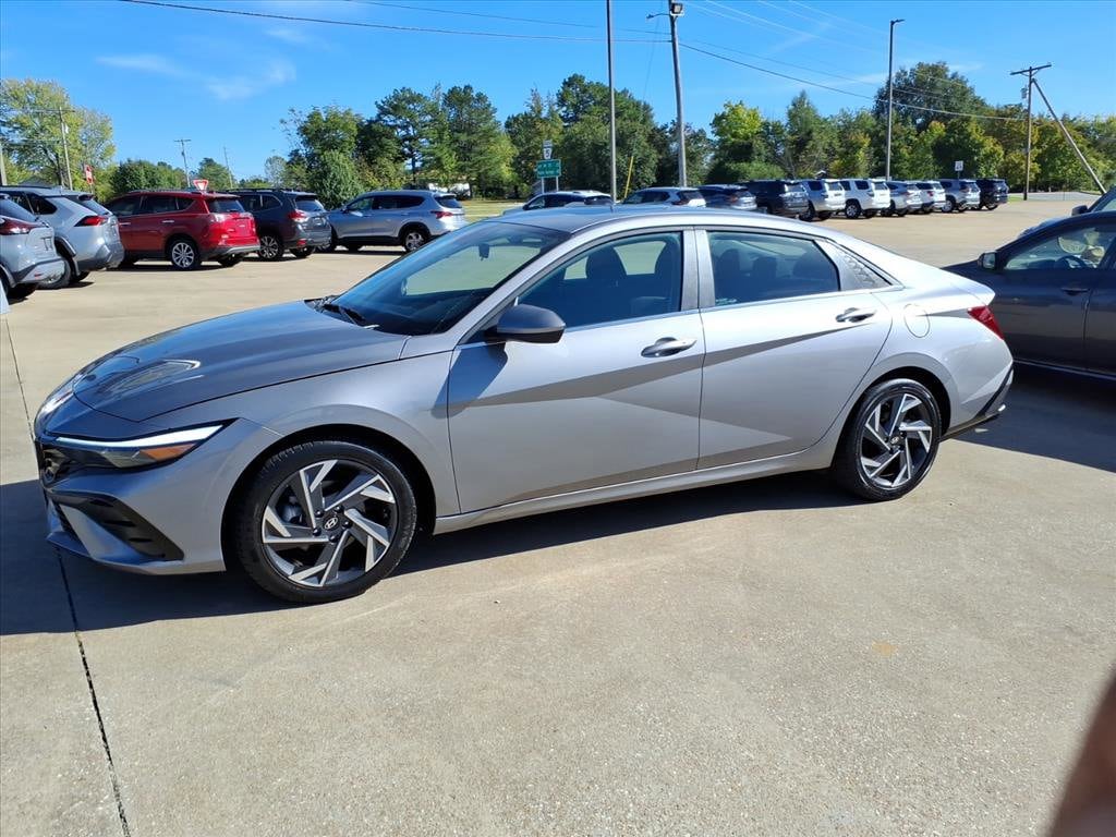 Used 2025 Hyundai Elantra SEL Convenience