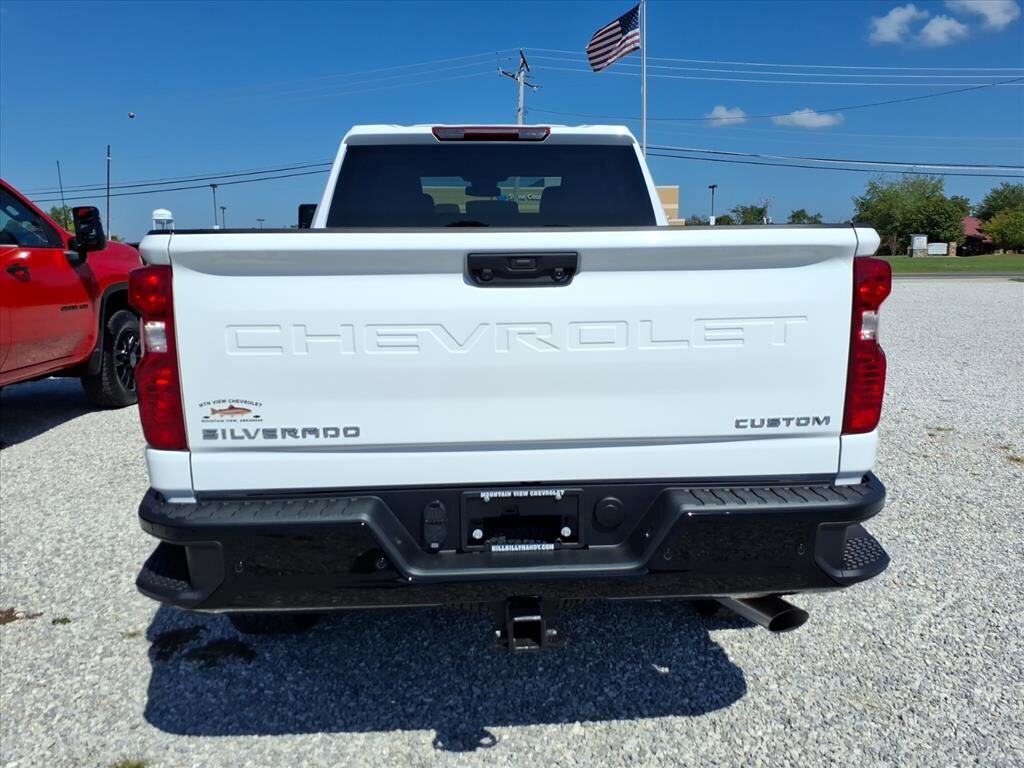 2025 Chevrolet Silverado 2500HD Custom photo 4