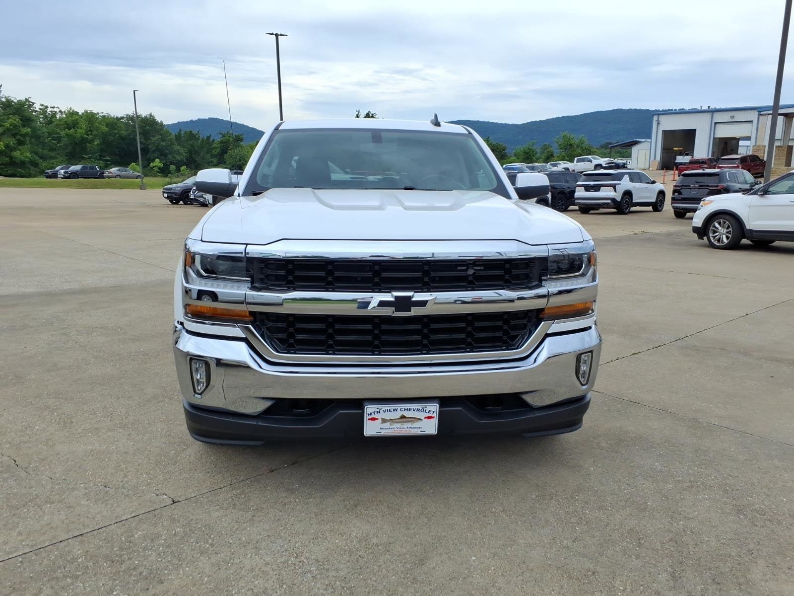 Used 2018 Chevrolet Silverado 1500 LT with VIN 3GCUKREC0JG586229 for sale in Little Rock