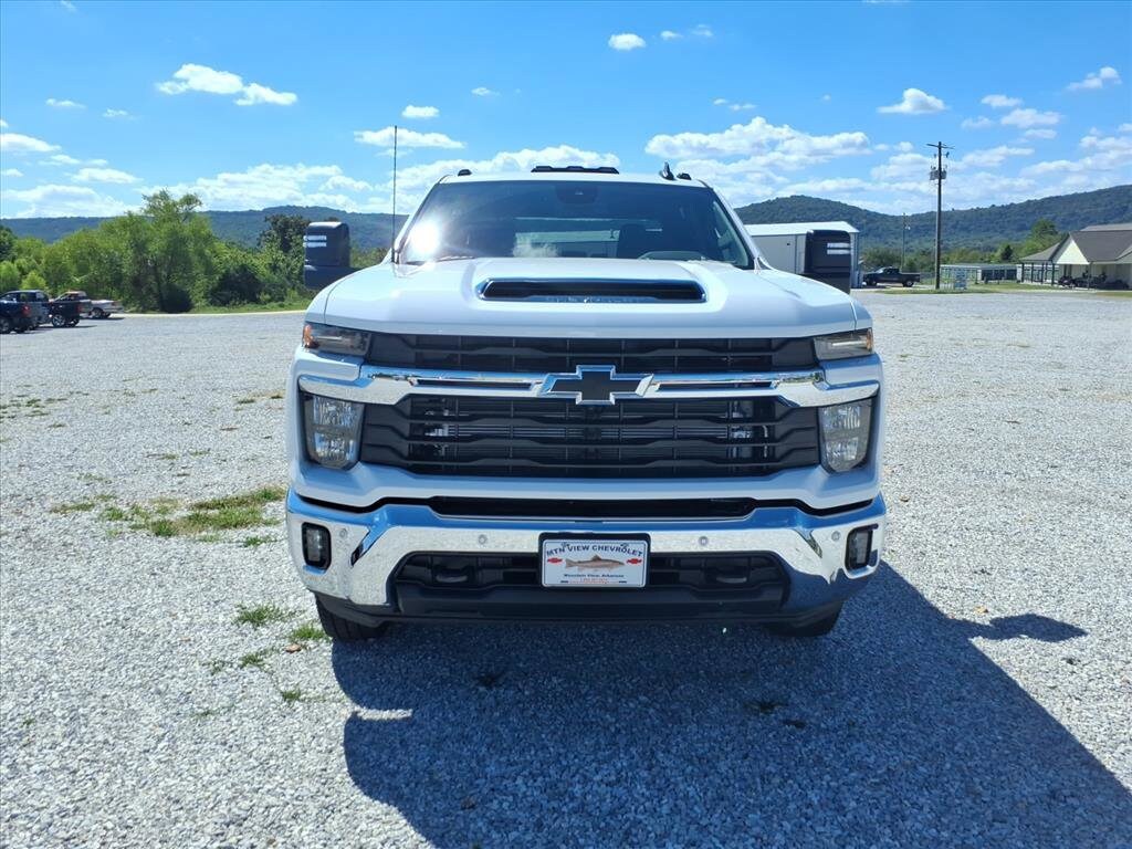 2026 Chevrolet Silverado 3500HD LT photo 2