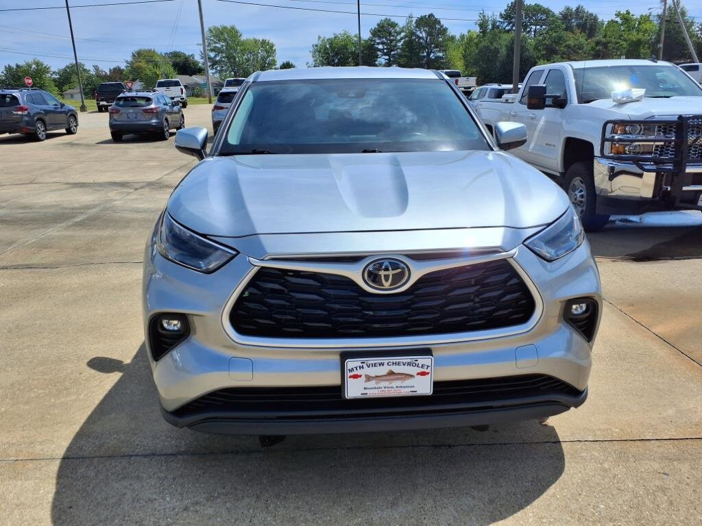 2024 Toyota Highlander LE photo 2