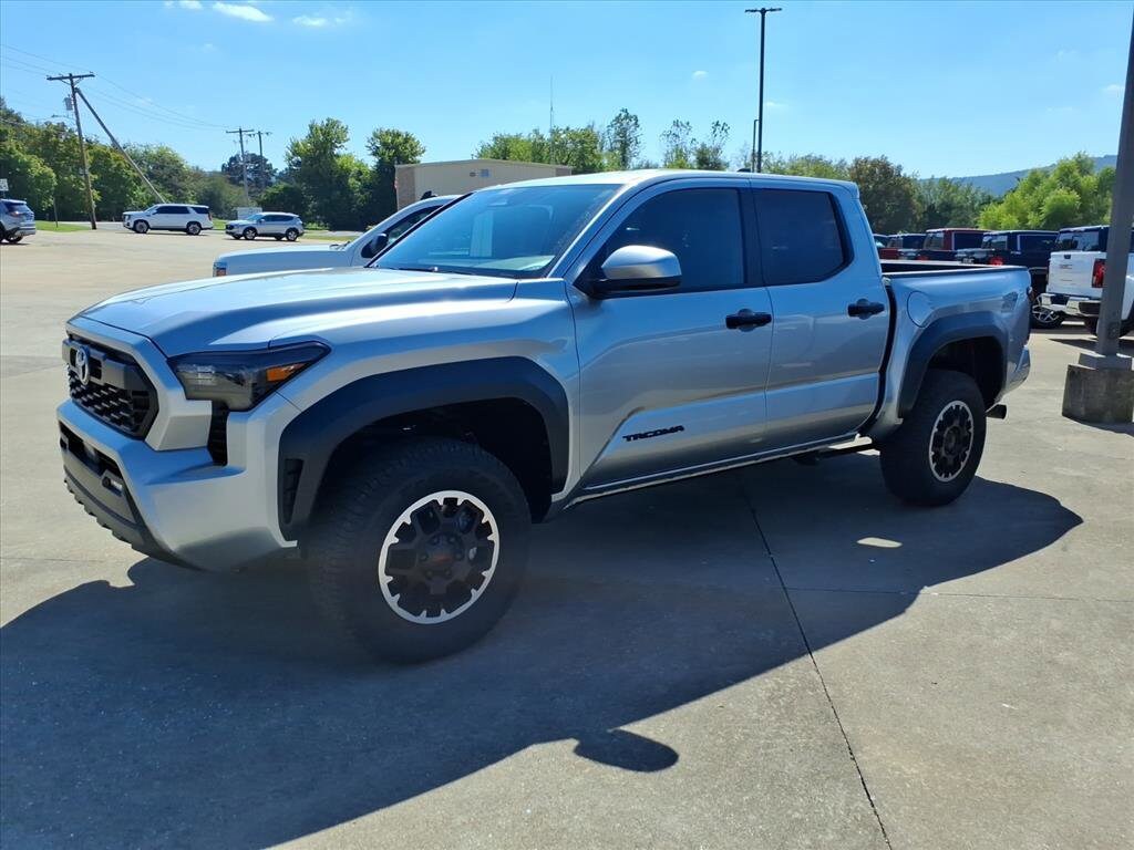2024 Toyota Tacoma 4x4 TRD photo 3