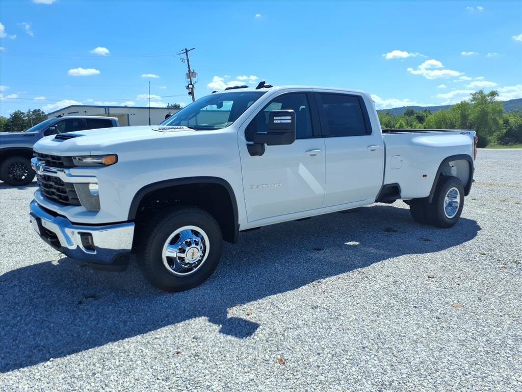 2026 Chevrolet Silverado 3500HD LT photo 3