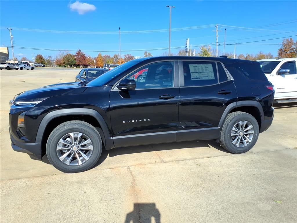 2026 Chevrolet Equinox LT photo 2