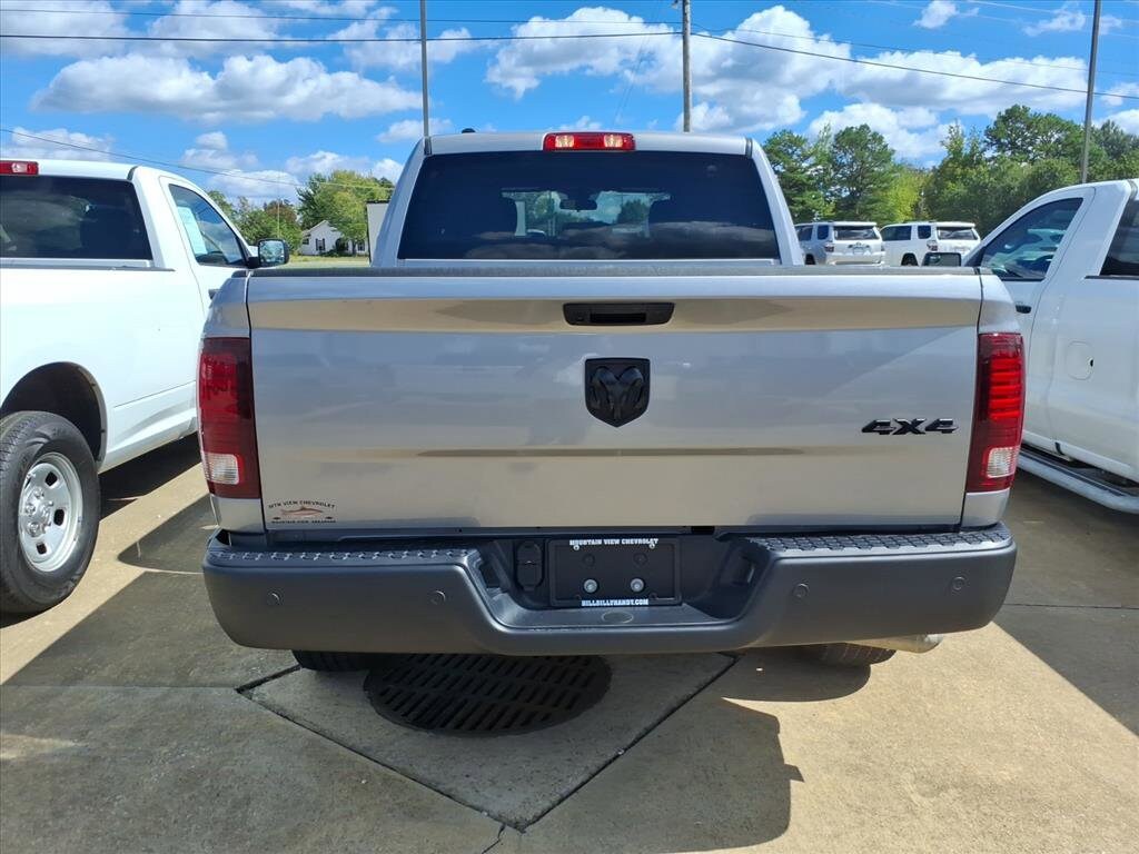 2024 Ram 1500 Classic Warlock photo 4