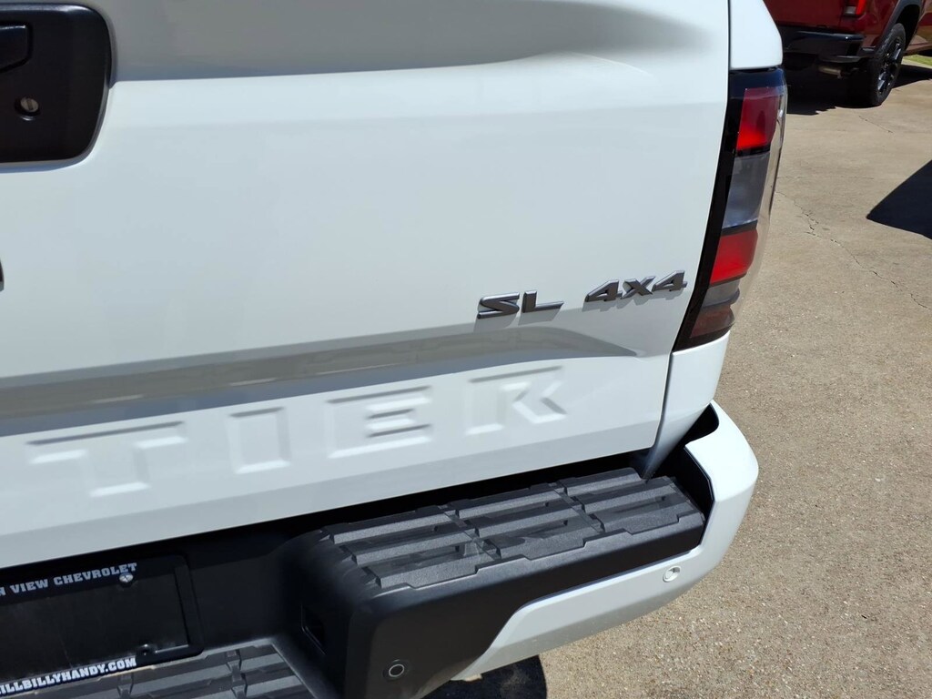 Used 2025 Nissan Frontier SL