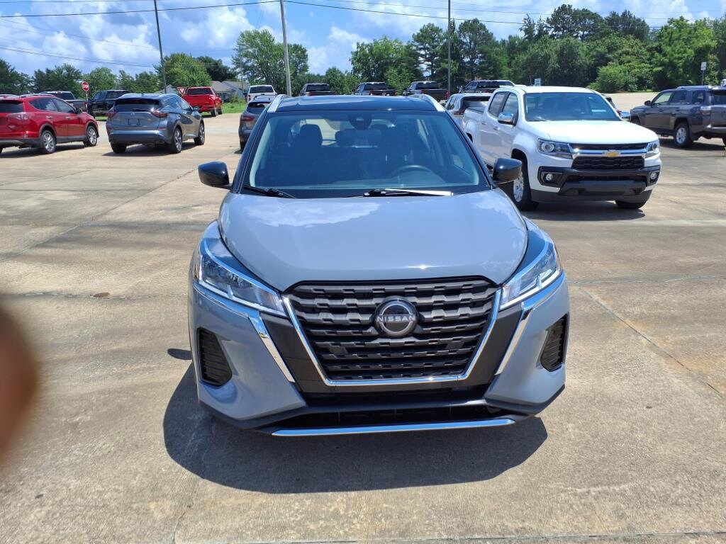 2024 Nissan Kicks SV photo 2