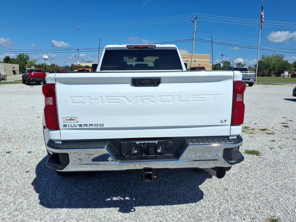 2026 Chevrolet Silverado 3500HD LT photo 4