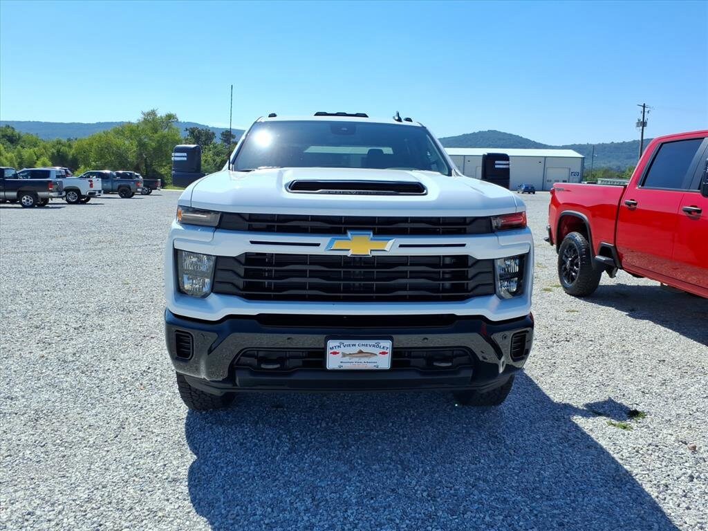2025 Chevrolet Silverado 2500HD Custom photo 2