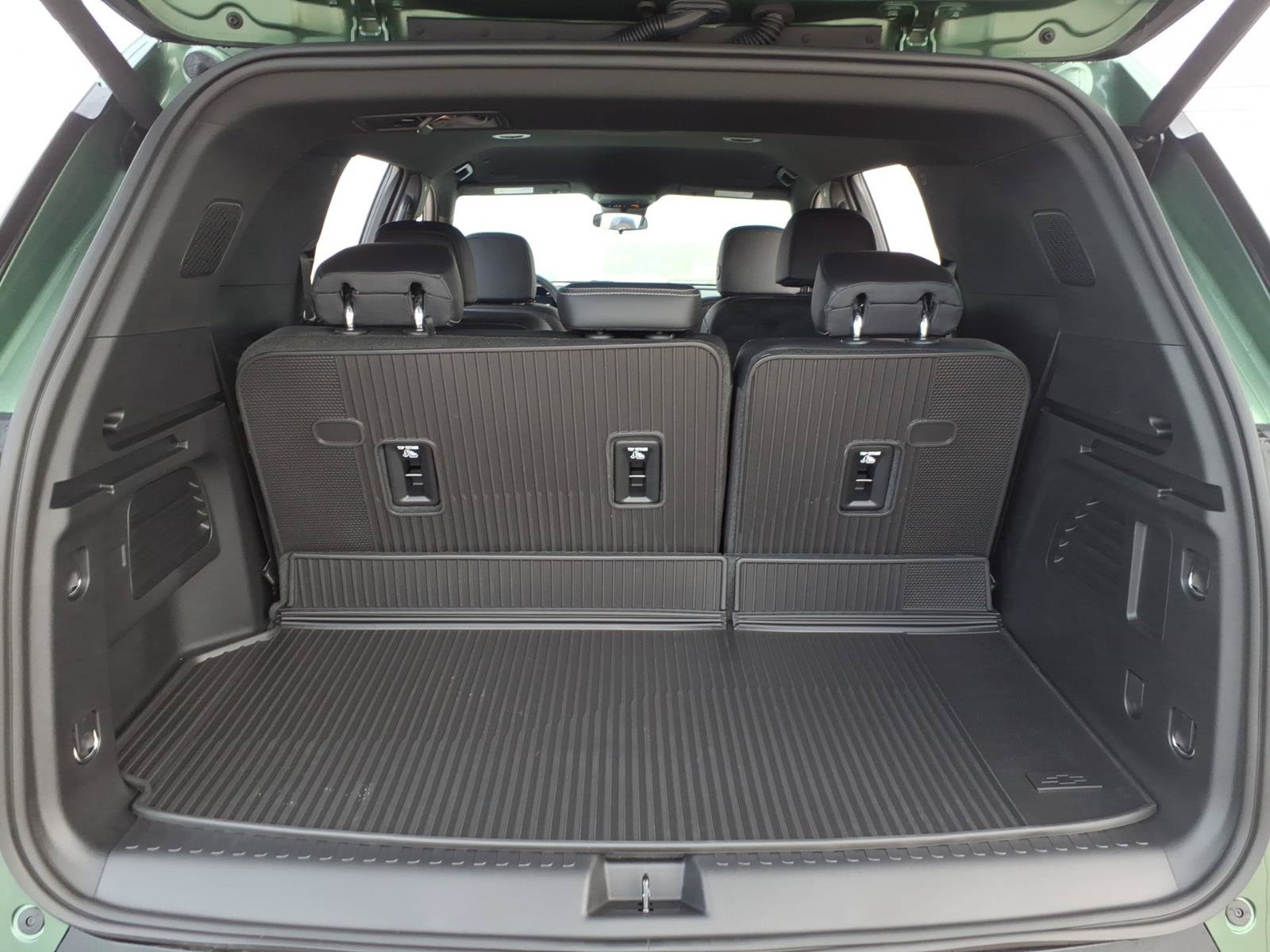2027 Chevrolet Traverse LT - Photo 6