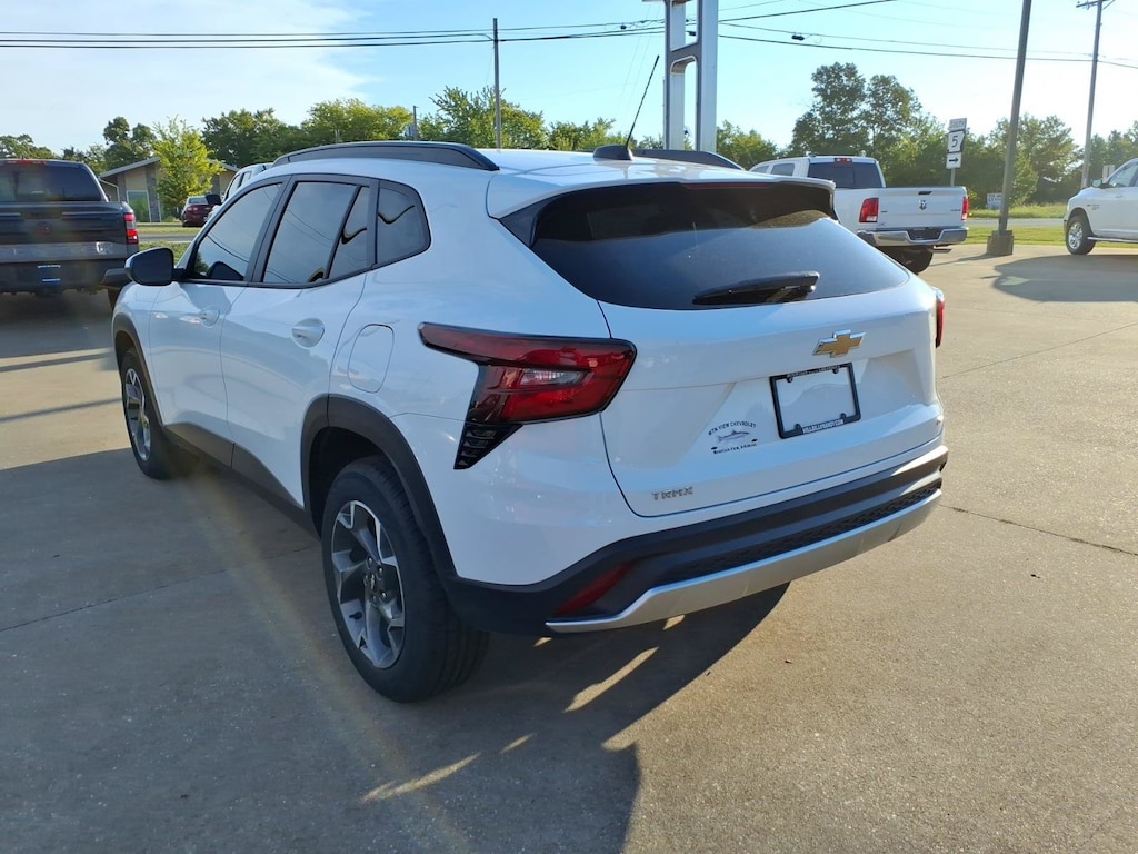 Used 2024 Chevrolet Trax LT SUV