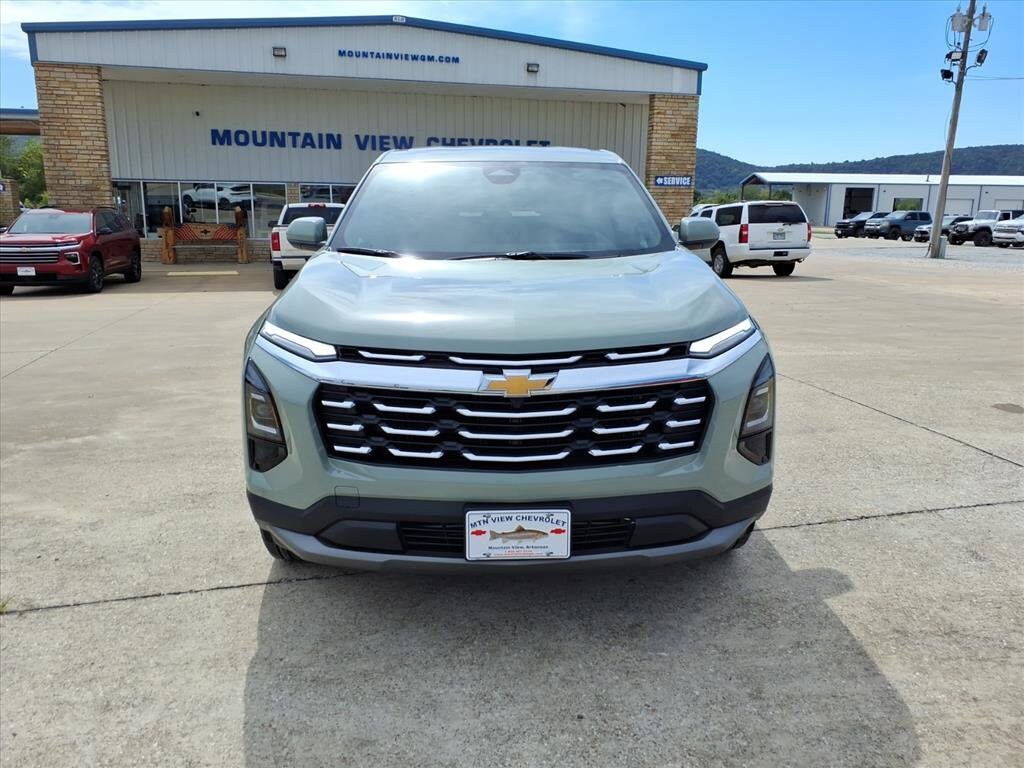 2026 Chevrolet Equinox LT photo 2