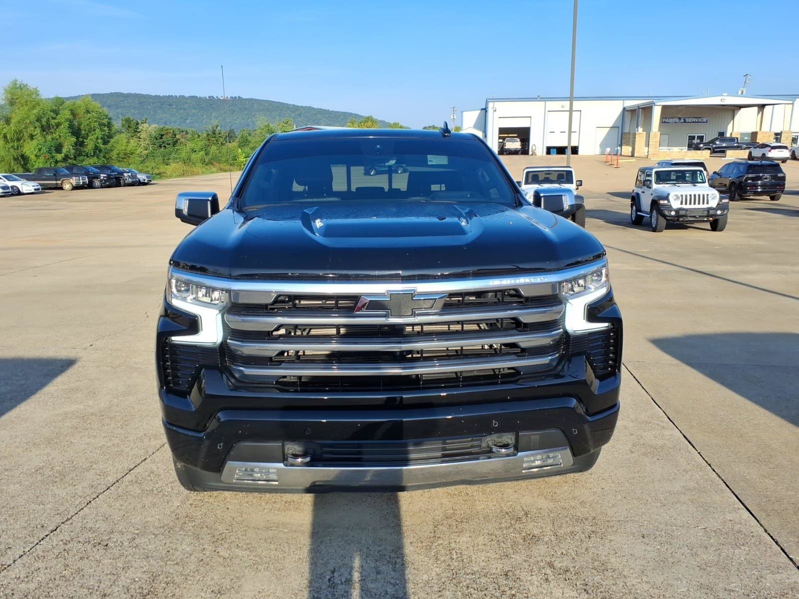 Used 2024 Chevrolet Silverado 1500 High Country with VIN 1GCUDJEL7RZ219190 for sale in Little Rock