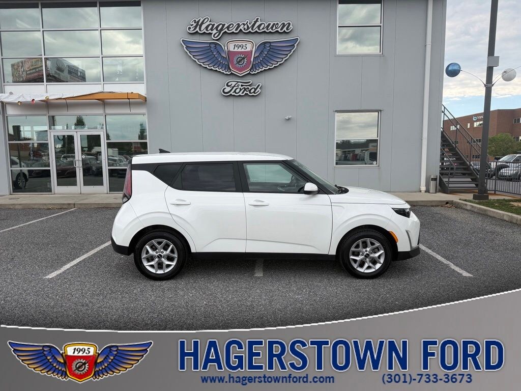 Used 2025 Kia Soul LX Hatchback