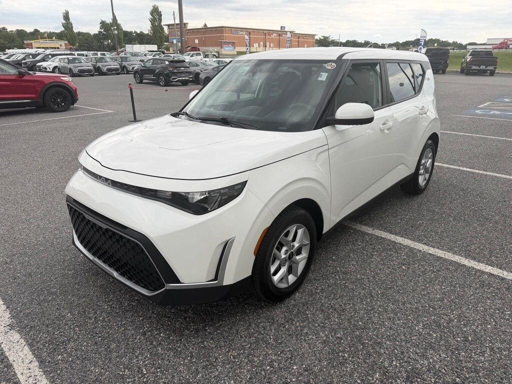 Used 2025 Kia Soul LX Hatchback