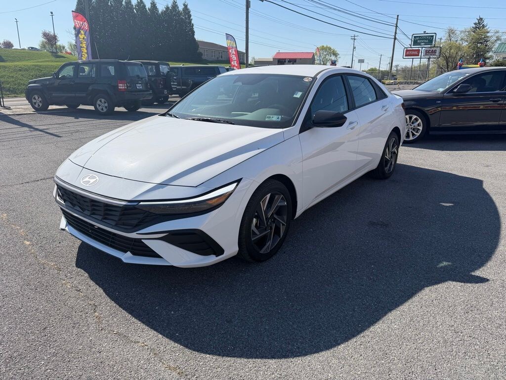 Certified 2025 Hyundai Elantra SEL Sport Sedan