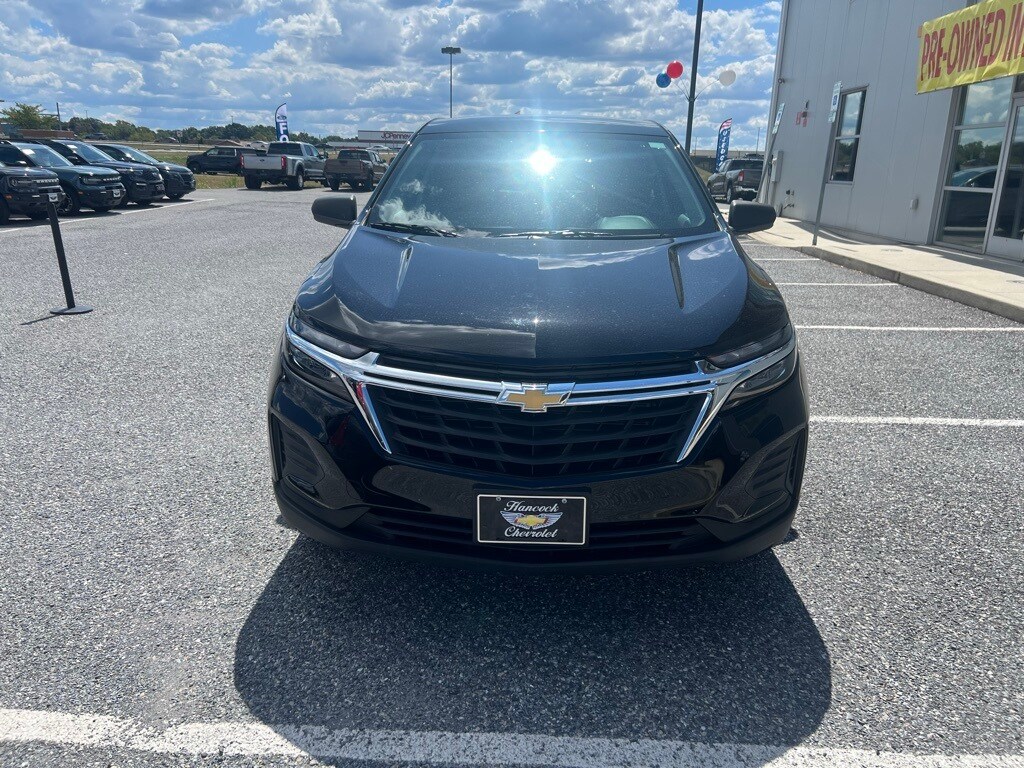 2022 Chevrolet Equinox LS photo 2