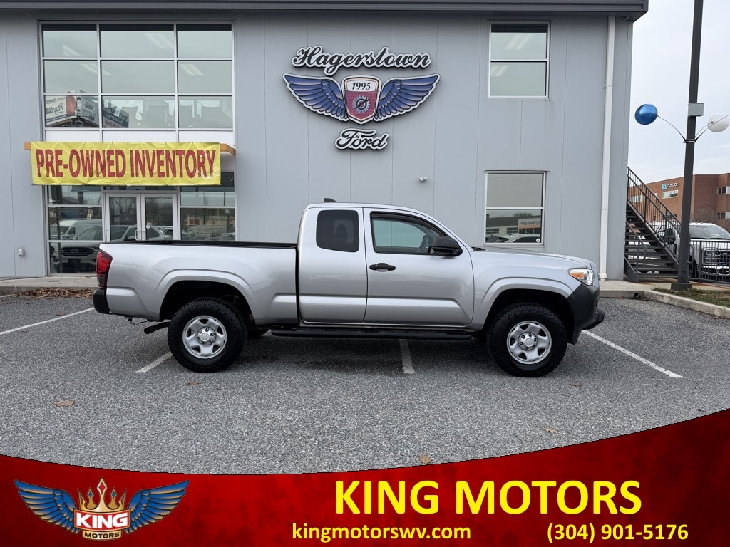 2019 Toyota Tacoma SR's photo