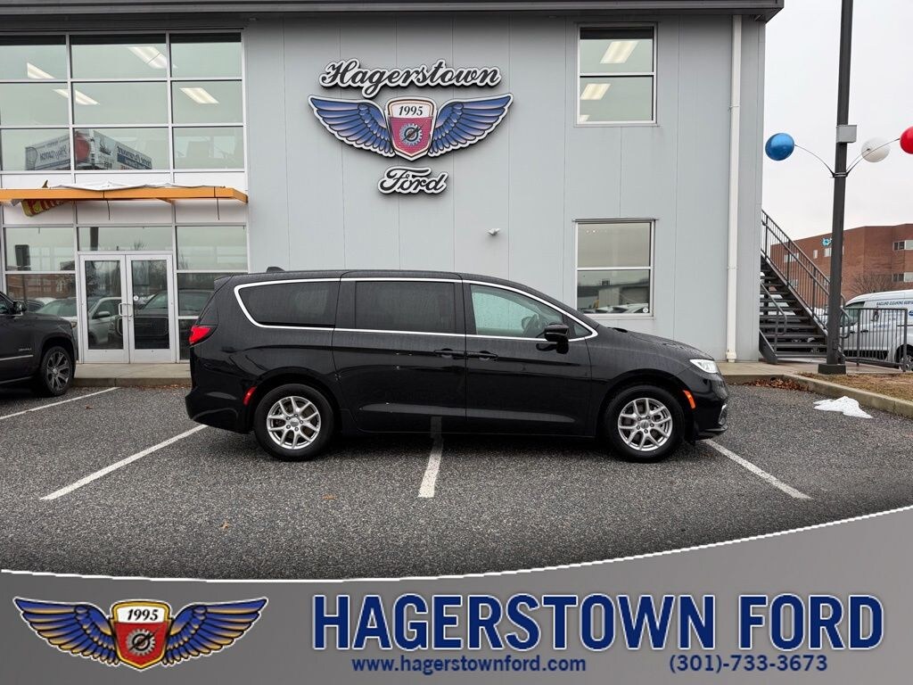 Used 2024 Chrysler Pacifica Touring L Passenger Van