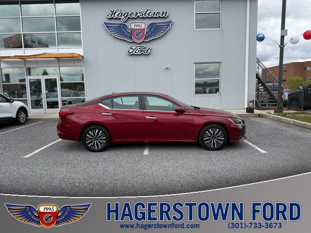 Used 2023 Nissan Altima 2.5 SV Sedan