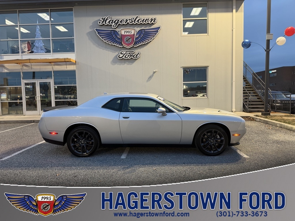 2021 Dodge Challenger SXT's photo
