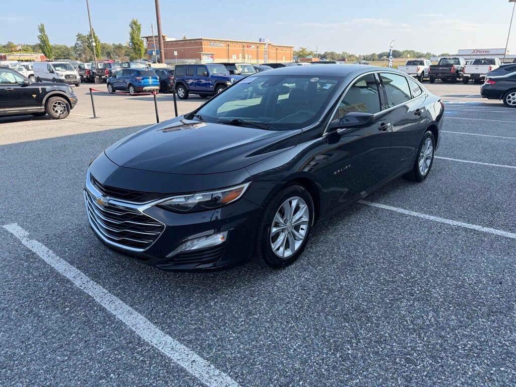 2023 Chevrolet Malibu 1LT photo 2