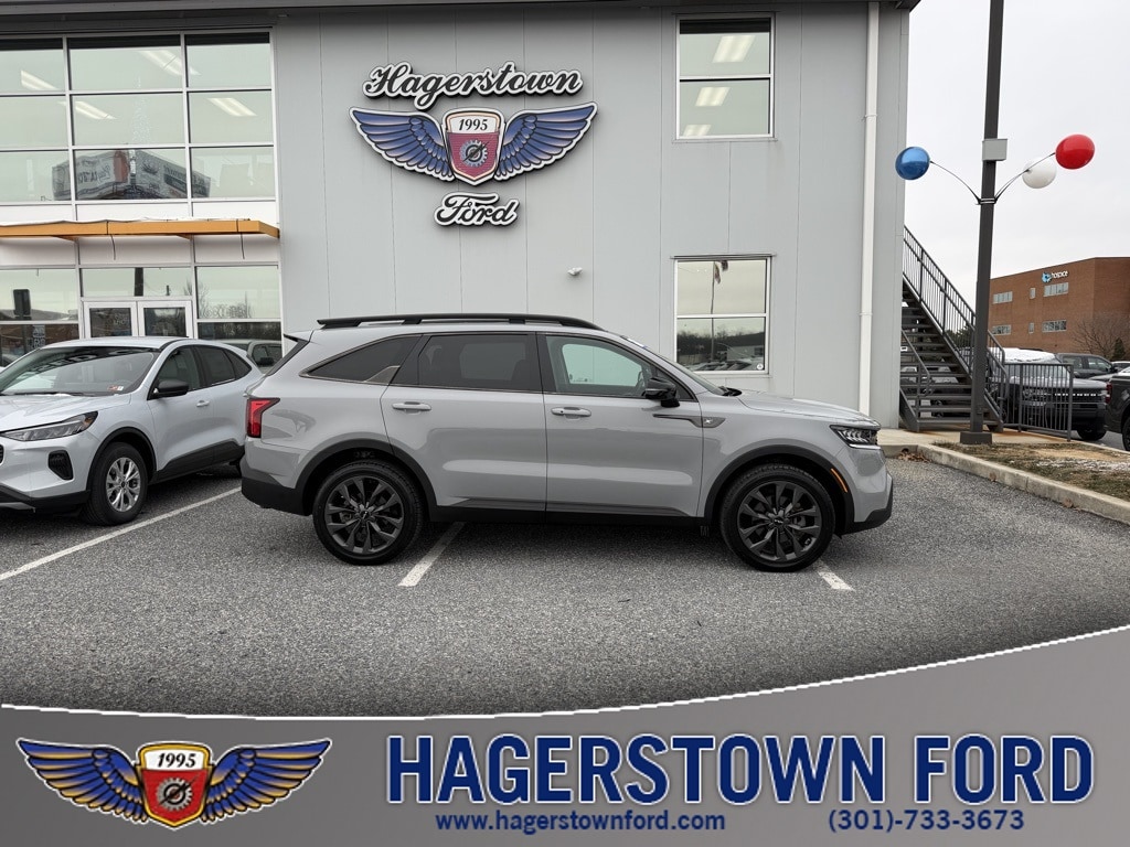 2022 Kia Sorento X-Line EX's photo