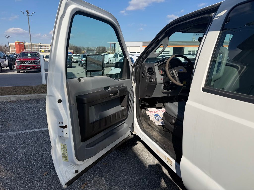 2015 Ford F-550 - Photo 11