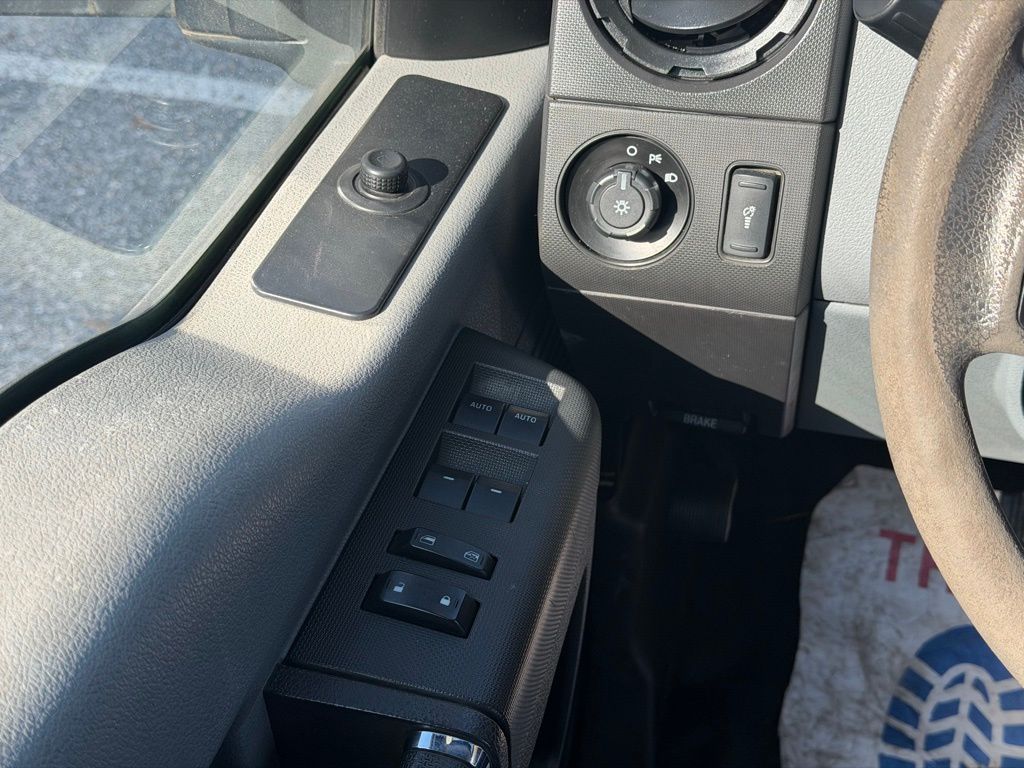 2015 Ford F-550 - Photo 19
