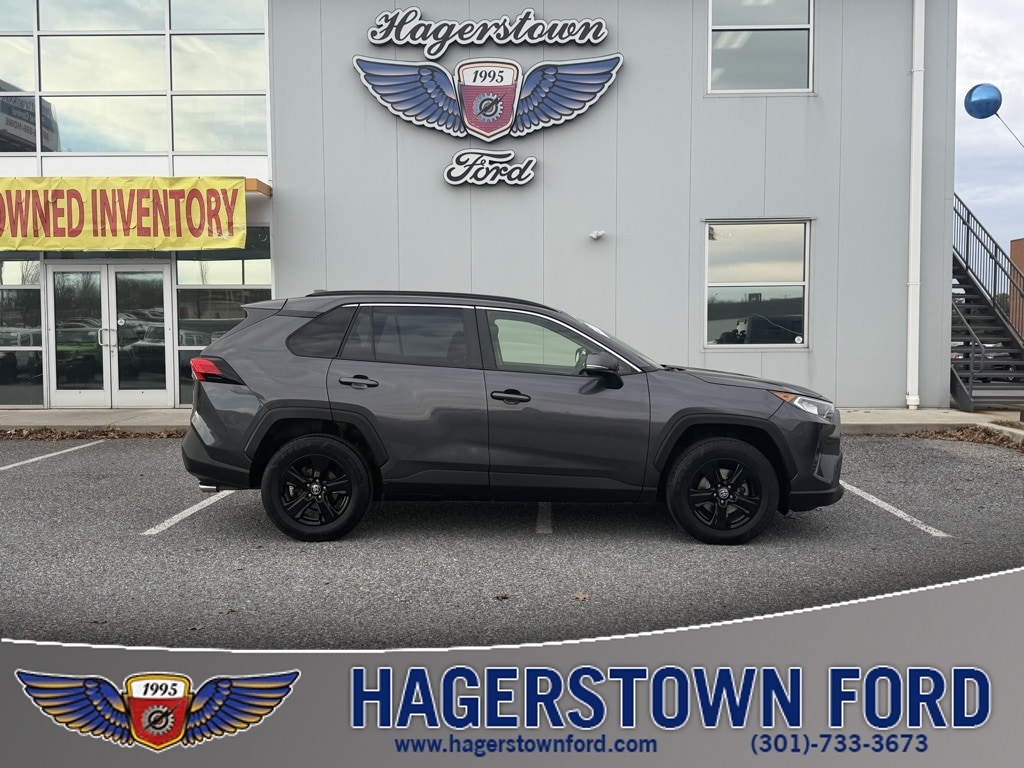 2020 Toyota RAV4 XLE's photo