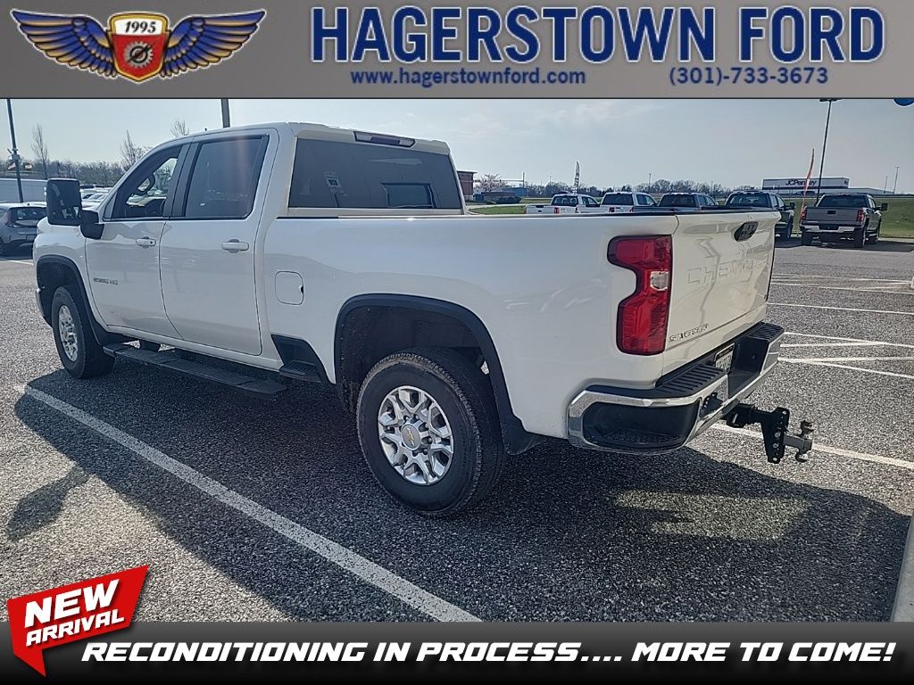 2024 Chevrolet Silverado HD LT 4WD Crew Cab Standard Box's photo