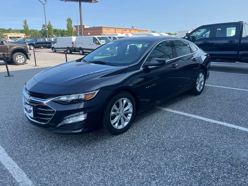 2023 Chevrolet Malibu 1LT photo 2