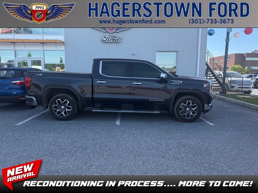 Used 2022 GMC Sierra 1500 SLT Crew Cab Short Bed Truck